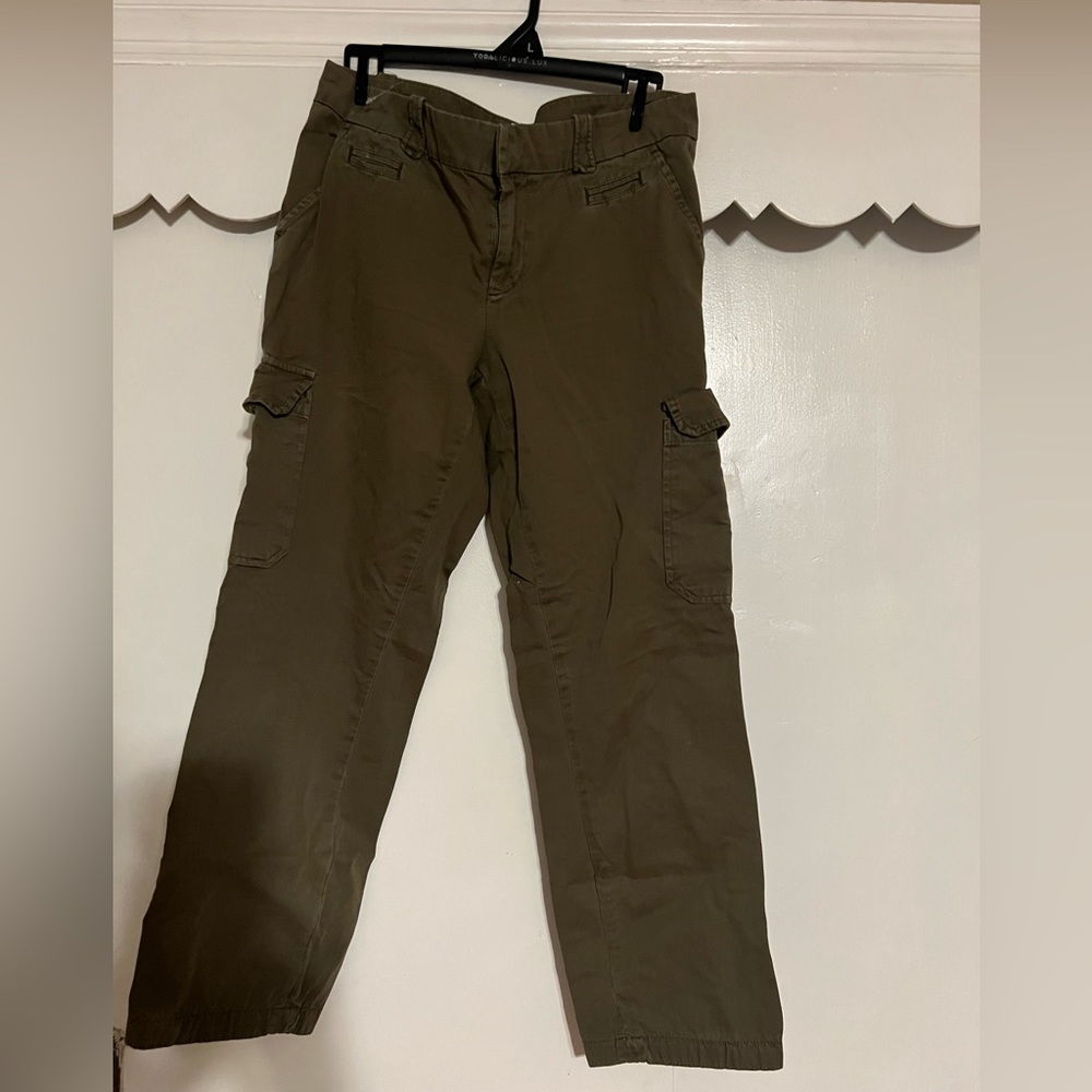gap cropped cargo pants green